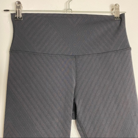 ALO Yoga Multi Striped Crop Leggings SZ Small - Picture 3 of 7